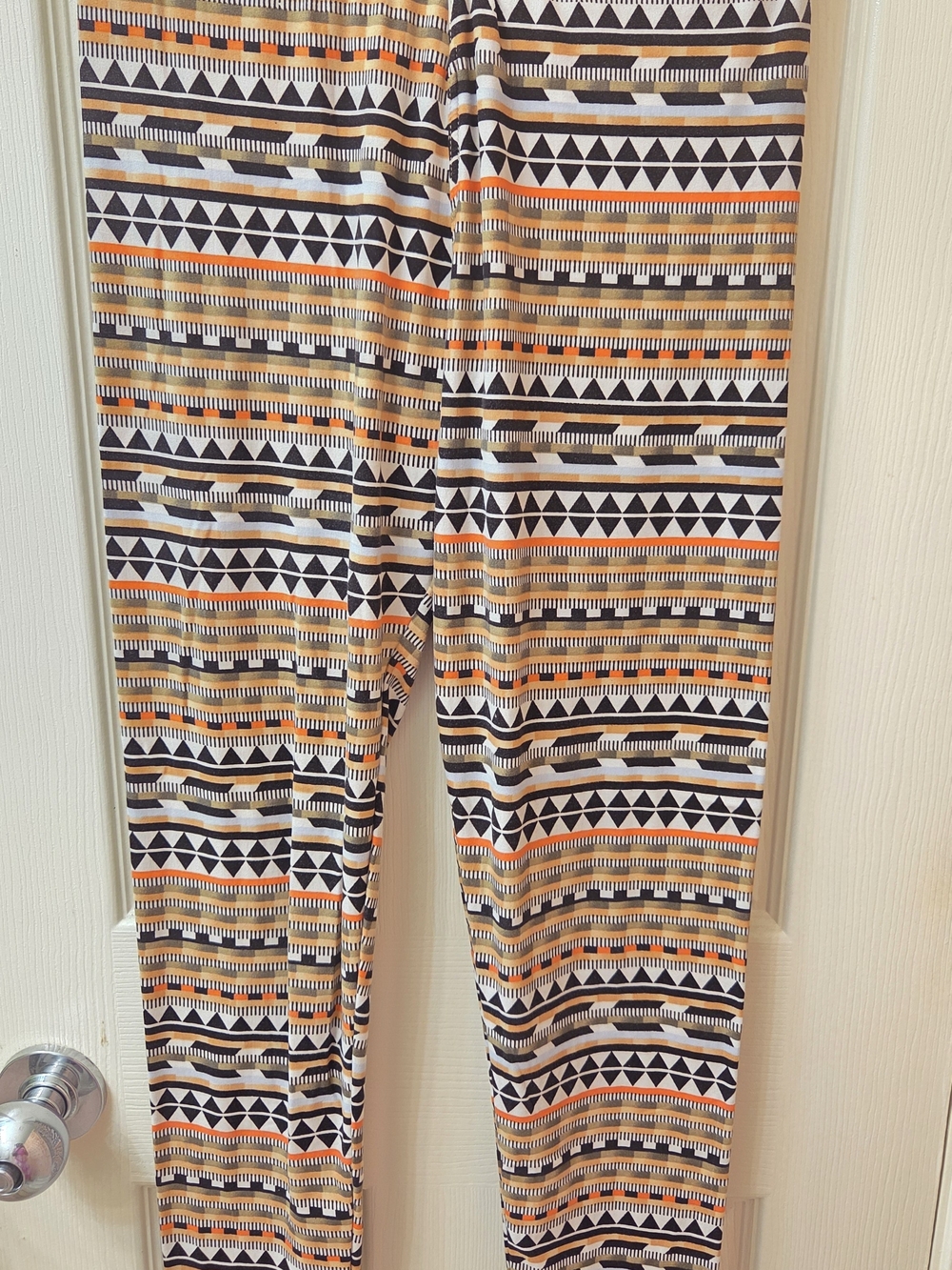 Geometric Striped Soft Leggings